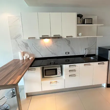 Private Apartment At Emerald Terrace Patong Exterior photo