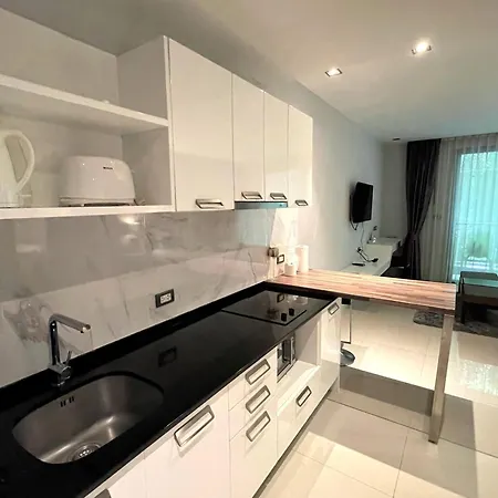 Private Apartment At Emerald Terrace Patong Exterior photo