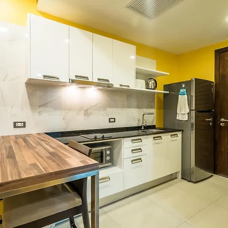 Private Apartment At Emerald Terrace Patong Exterior photo
