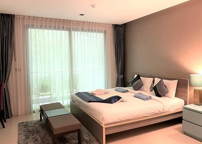 Private Apartment At Emerald Terrace