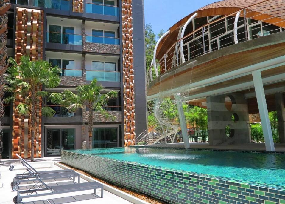 Private At Emerald Terrace 公寓