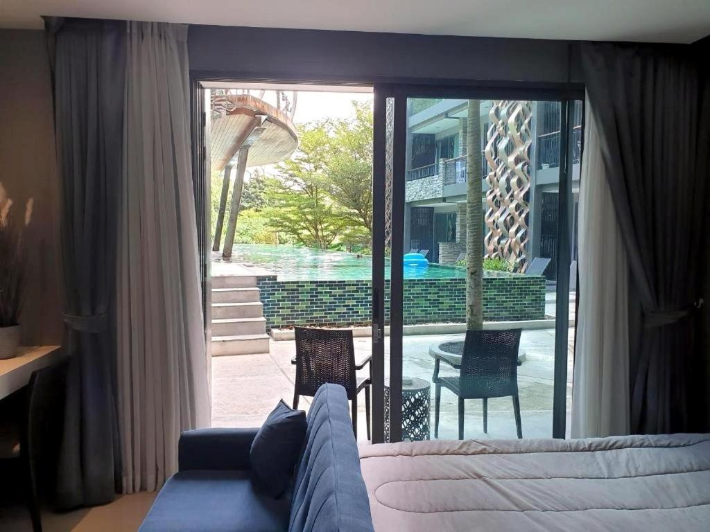 Private At Emerald Terrace 公寓